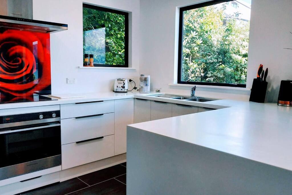 Stunning Home With Amazing Wakatipu Lake Views Queenstown Zewnętrze zdjęcie