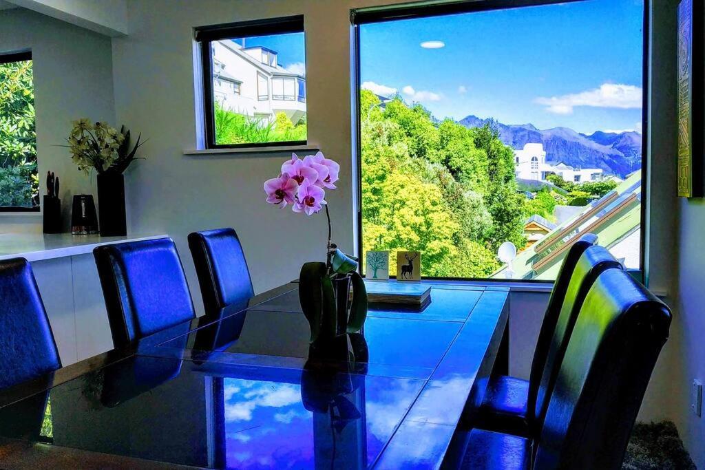 Stunning Home With Amazing Wakatipu Lake Views Queenstown Zewnętrze zdjęcie