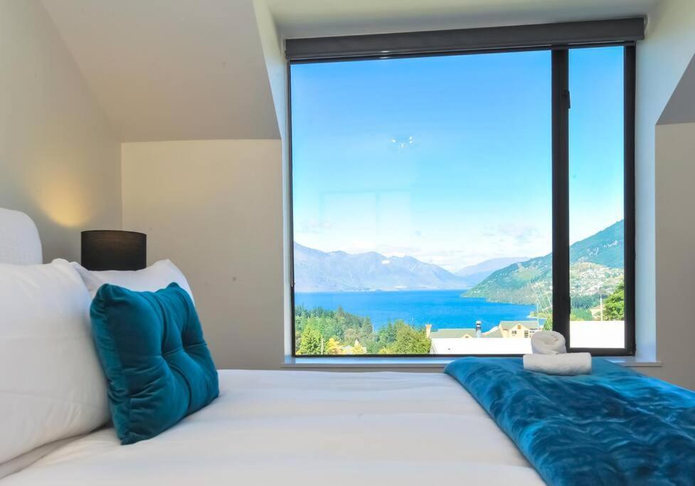 Stunning Home With Amazing Wakatipu Lake Views Queenstown Zewnętrze zdjęcie