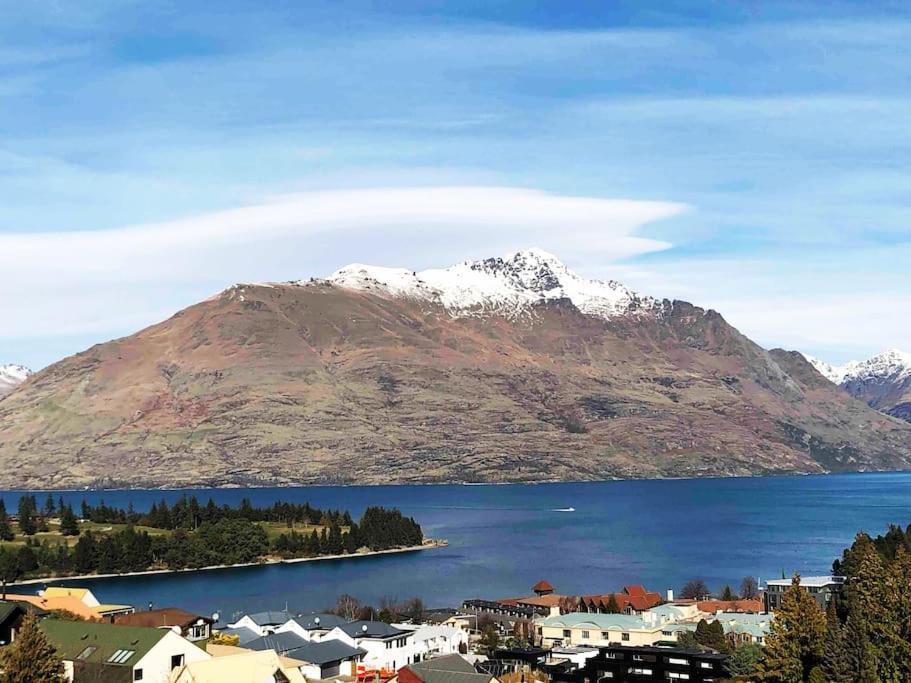 Stunning Home With Amazing Wakatipu Lake Views Queenstown Zewnętrze zdjęcie