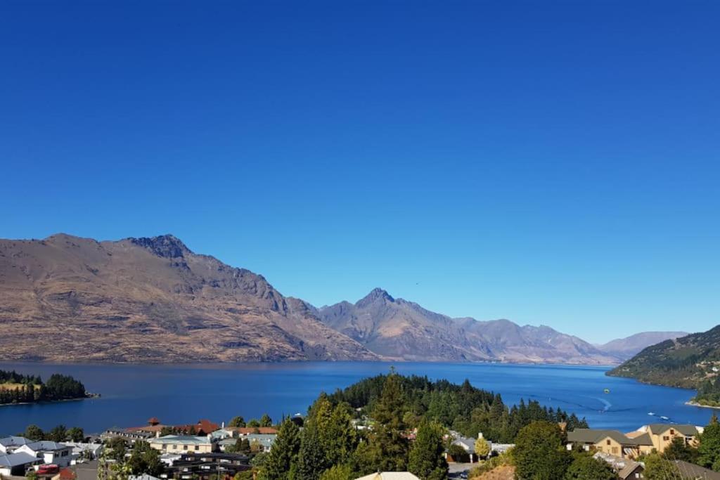 Stunning Home With Amazing Wakatipu Lake Views Queenstown Zewnętrze zdjęcie